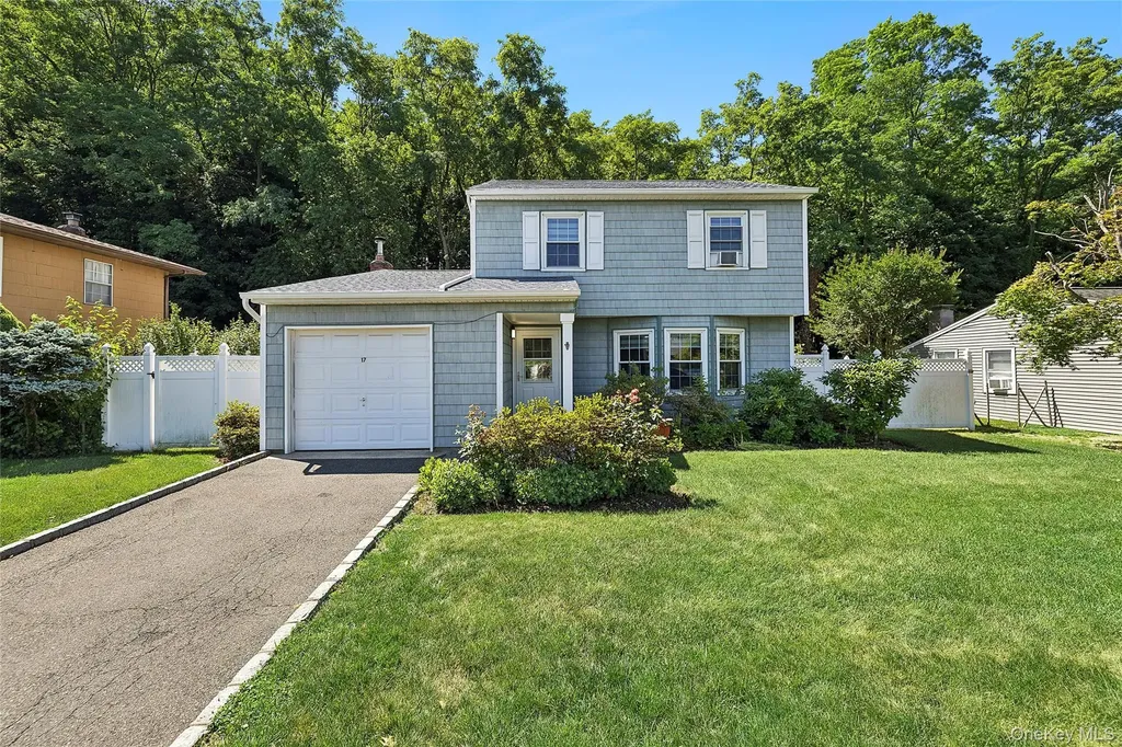 17 Harmony Lane Glen Cove NY 11542