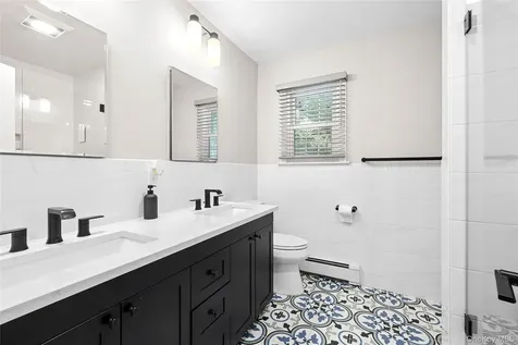 17 Harmony Lane Glen Cove NY 11542