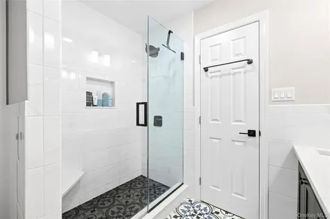 17 Harmony Lane Glen Cove NY 11542