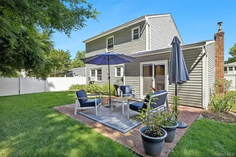 17 Harmony Lane Glen Cove NY 11542