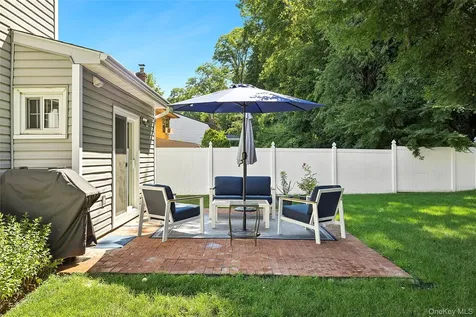 17 Harmony Lane Glen Cove NY 11542