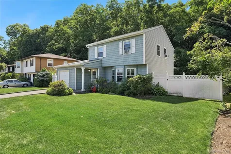 17 Harmony Lane Glen Cove NY 11542
