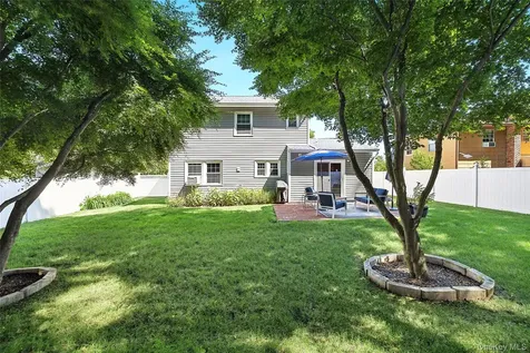 17 Harmony Lane Glen Cove NY 11542