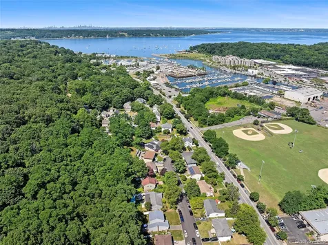 17 Harmony Lane Glen Cove NY 11542