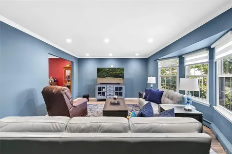 17 Harmony Lane Glen Cove NY 11542
