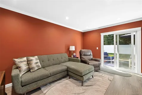 17 Harmony Lane Glen Cove NY 11542