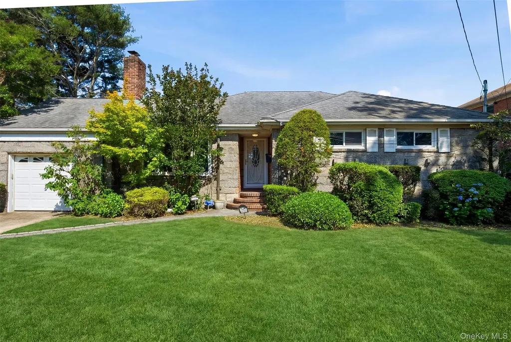 169 Landau Avenue Floral Park NY 11001