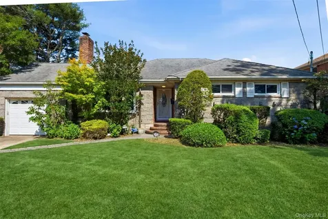 169 Landau Avenue Floral Park NY 11001