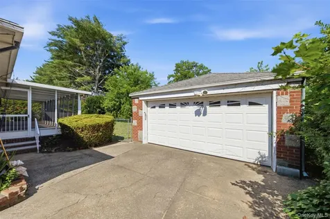 169 Landau Avenue Floral Park NY 11001
