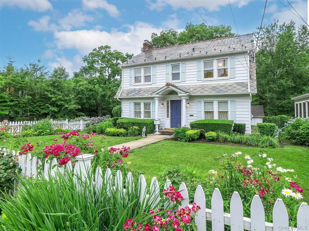 33 Oakland Street Huntington NY 11743