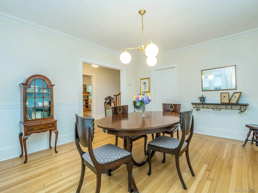 33 Oakland Street Huntington NY 11743