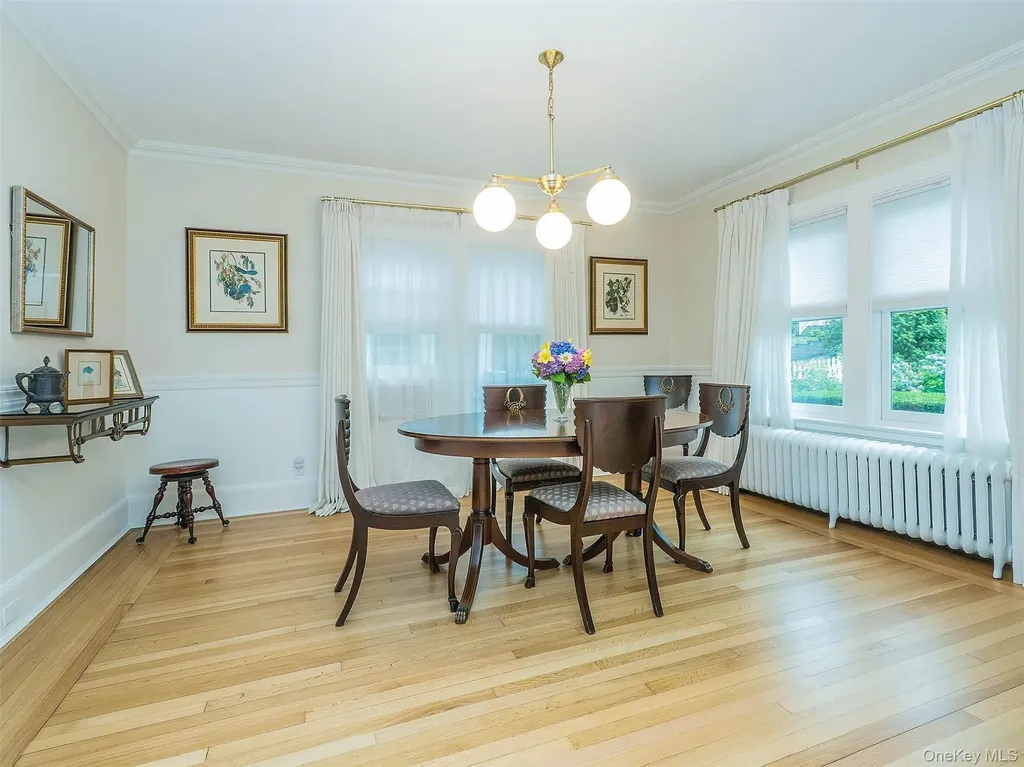 33 Oakland Street Huntington NY 11743