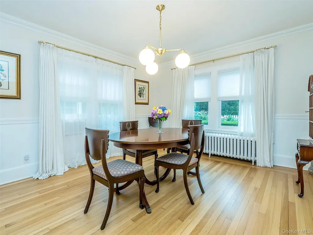 33 Oakland Street Huntington NY 11743