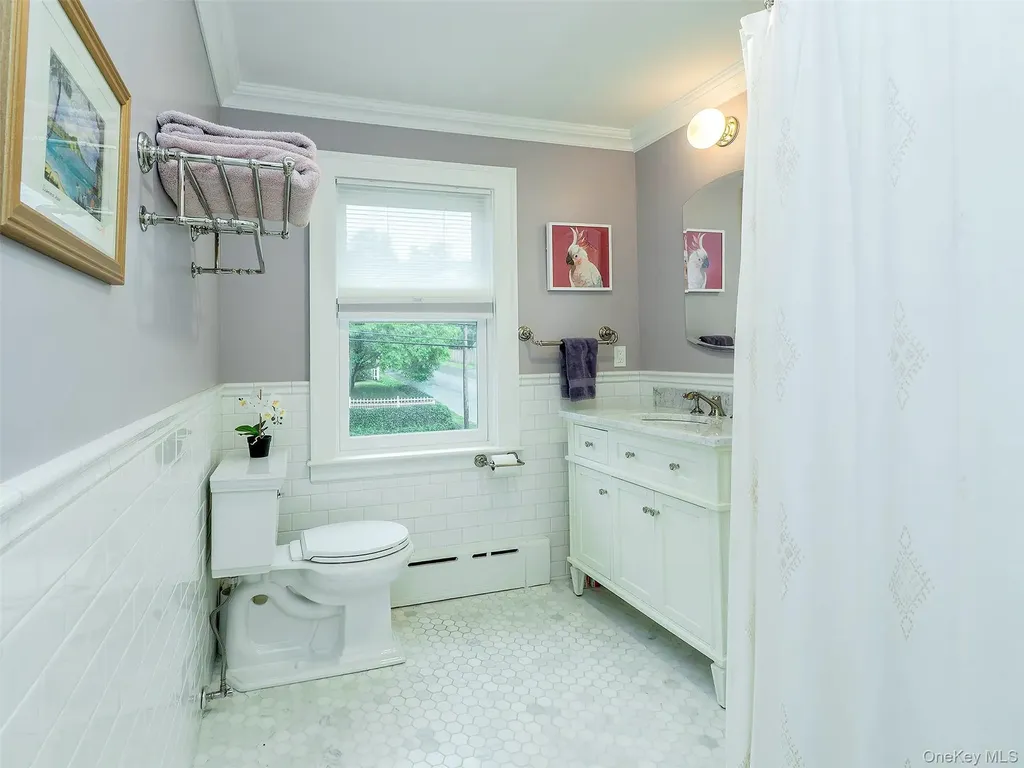 33 Oakland Street Huntington NY 11743
