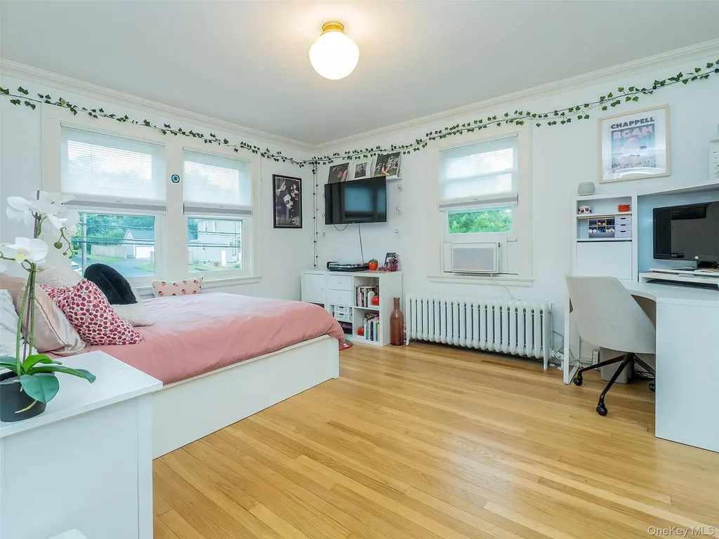 33 Oakland Street Huntington NY 11743