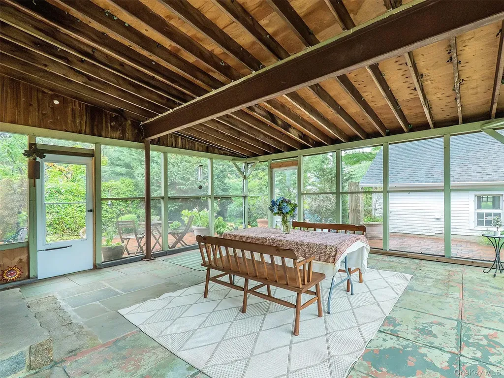 33 Oakland Street Huntington NY 11743