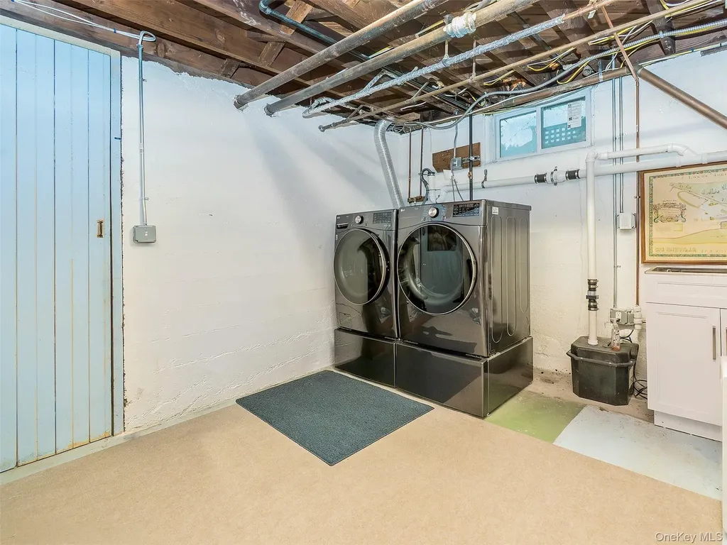 33 Oakland Street Huntington NY 11743