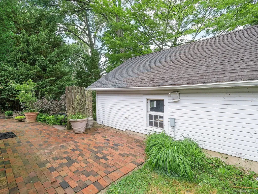 33 Oakland Street Huntington NY 11743