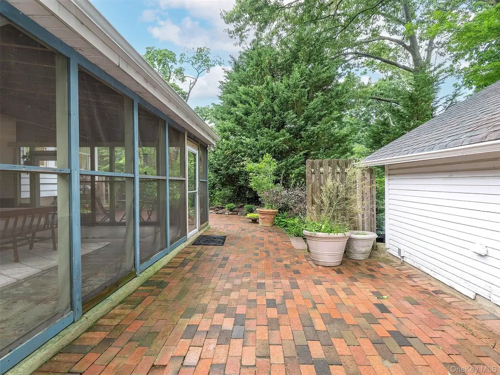 33 Oakland Street Huntington NY 11743