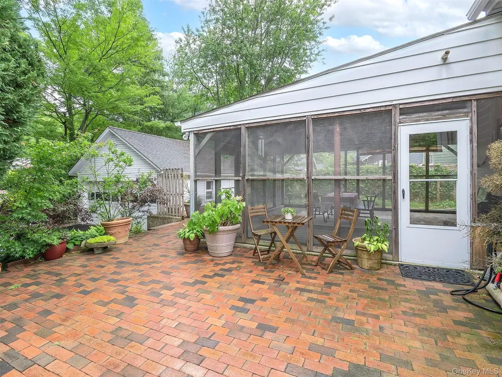 33 Oakland Street Huntington NY 11743