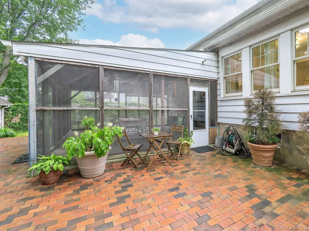 33 Oakland Street Huntington NY 11743