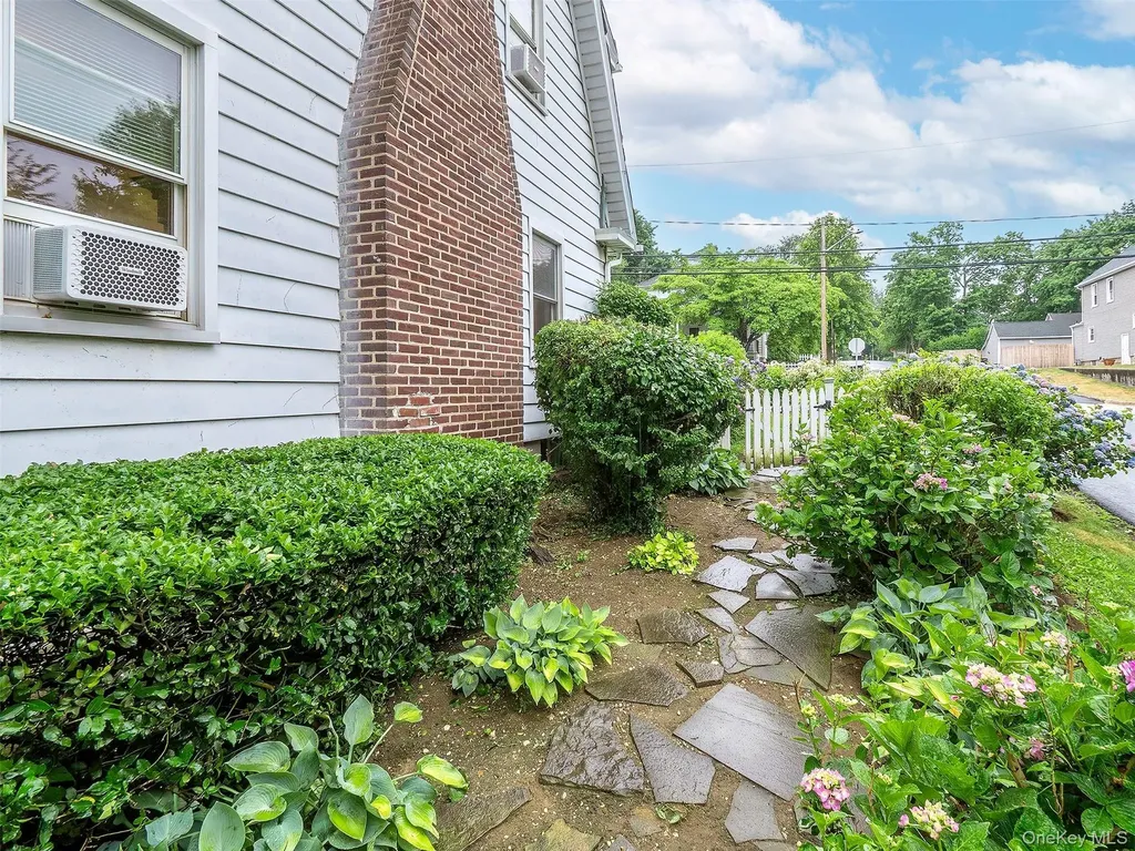 33 Oakland Street Huntington NY 11743