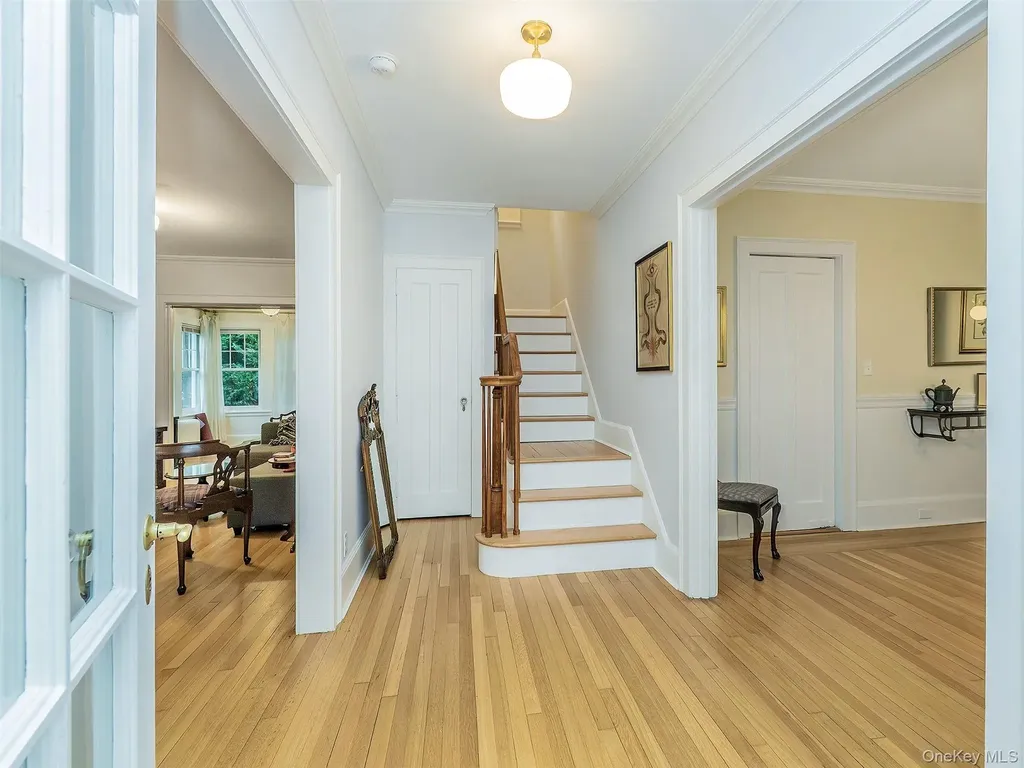 33 Oakland Street Huntington NY 11743