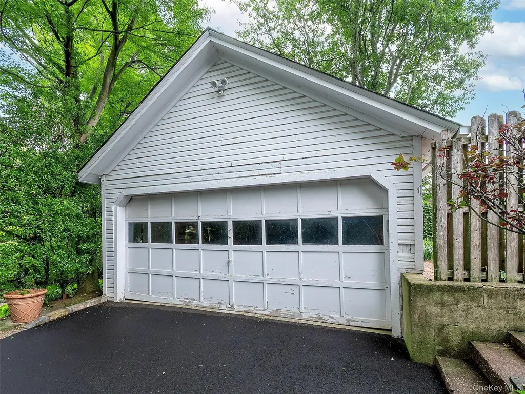 33 Oakland Street Huntington NY 11743