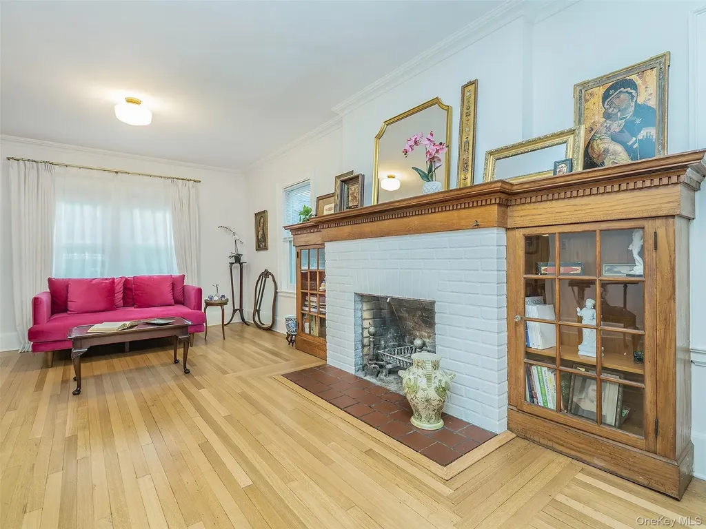 33 Oakland Street Huntington NY 11743