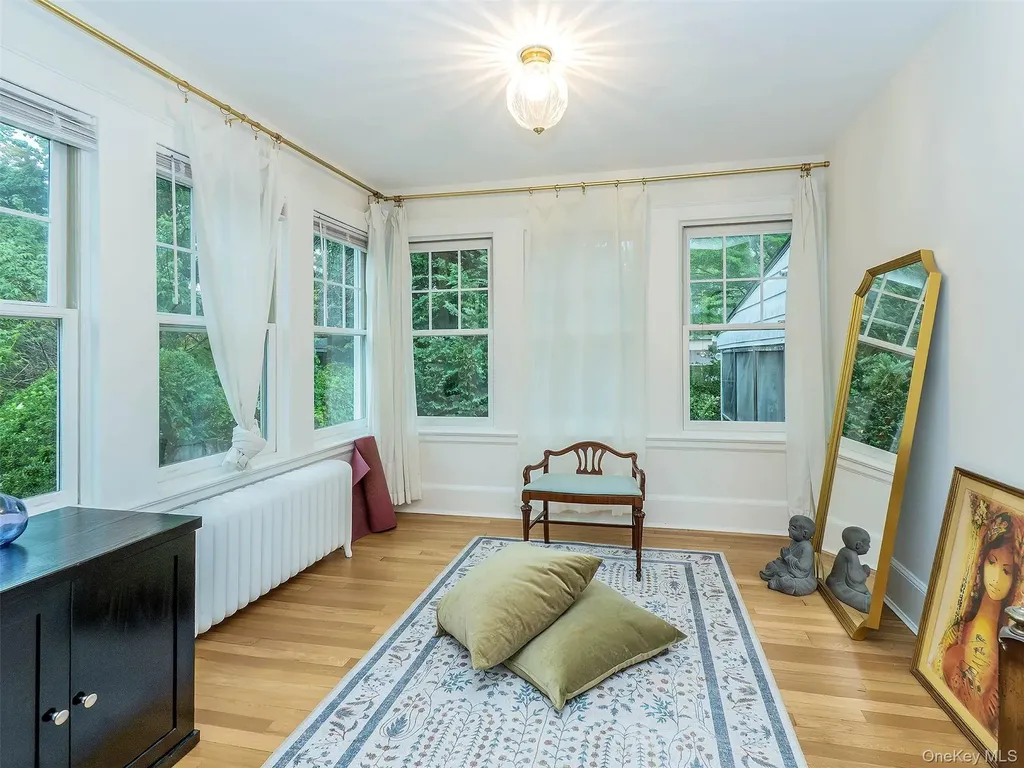 33 Oakland Street Huntington NY 11743