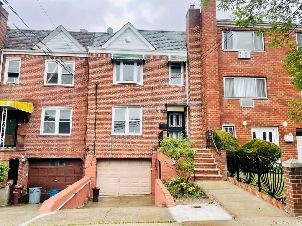 2811 Gunther Avenue Bronx NY 10469
