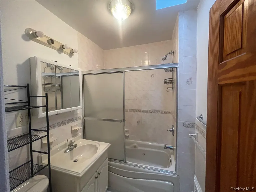2811 Gunther Avenue Bronx NY 10469