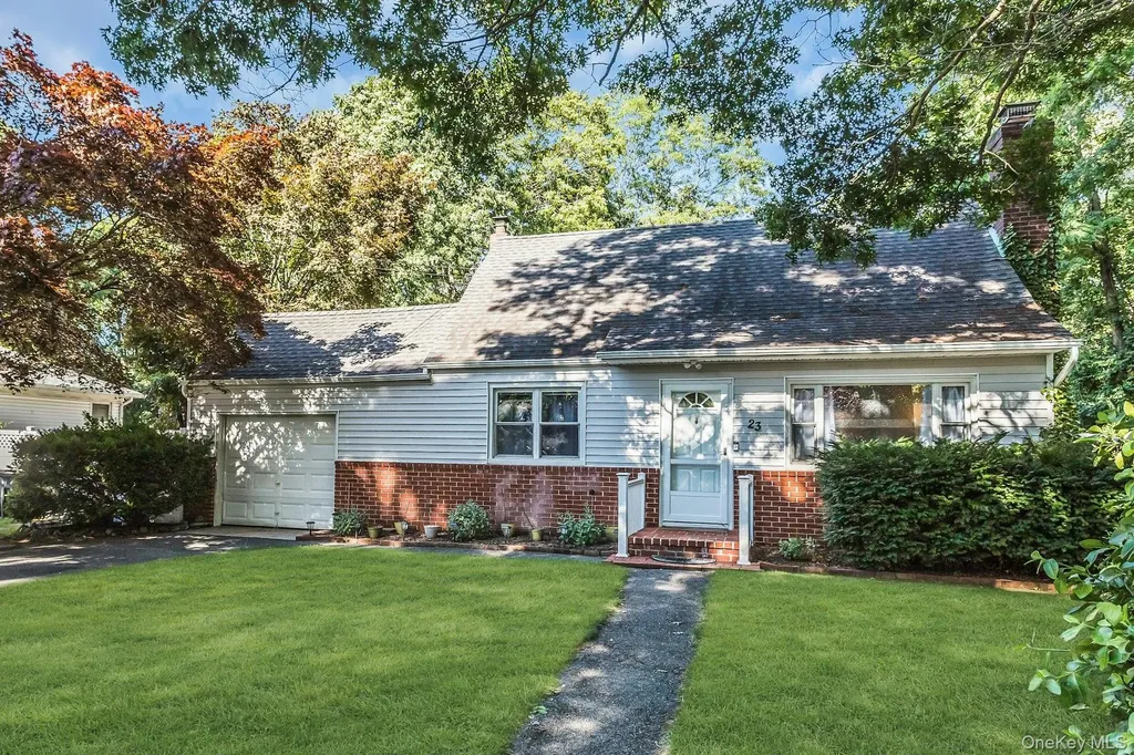 23 Lambert Avenue Mastic NY 11950