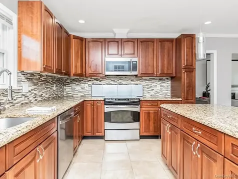 130 La Salle Drive Yonkers NY 10710