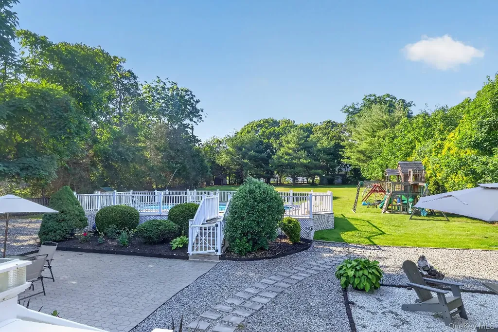 17 Woodlawn Avenue East Moriches NY 11940