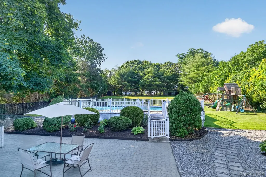 17 Woodlawn Avenue East Moriches NY 11940