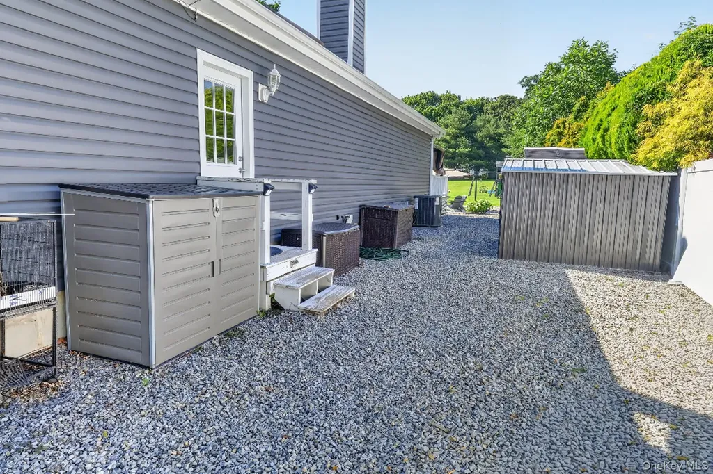 17 Woodlawn Avenue East Moriches NY 11940