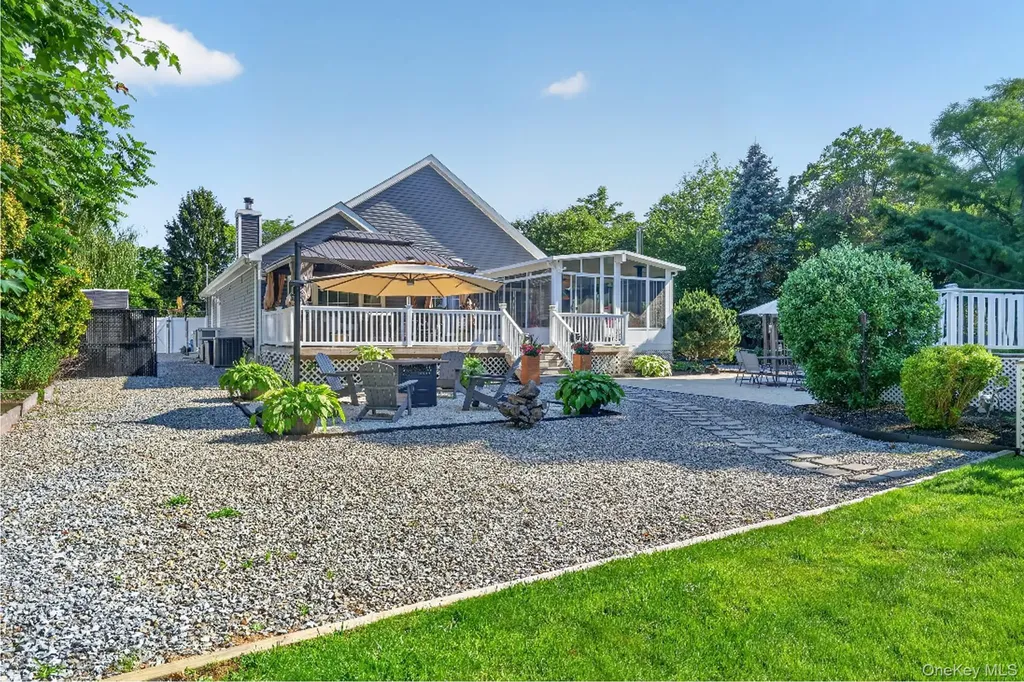 17 Woodlawn Avenue East Moriches NY 11940
