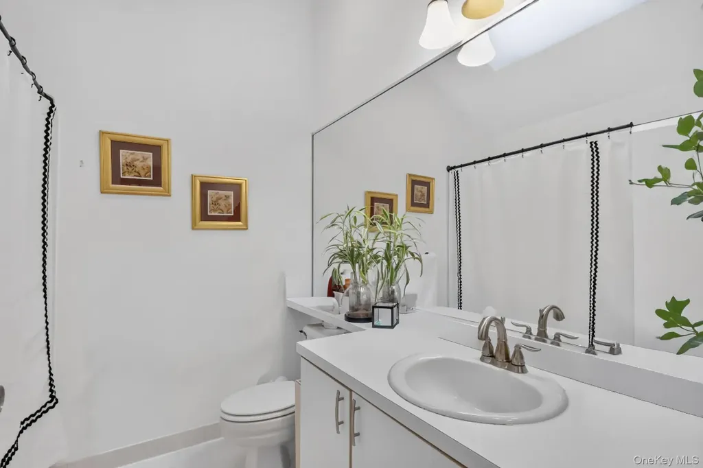 17 Woodlawn Avenue East Moriches NY 11940