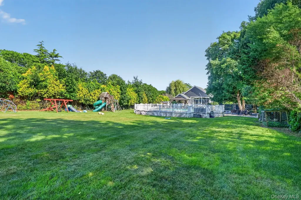 17 Woodlawn Avenue East Moriches NY 11940