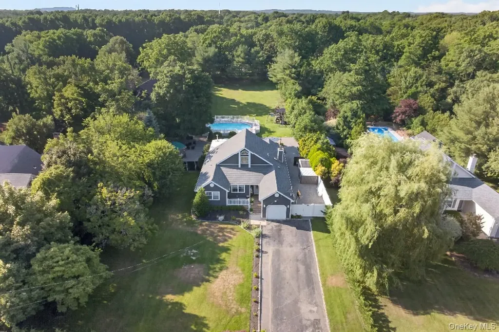 17 Woodlawn Avenue East Moriches NY 11940