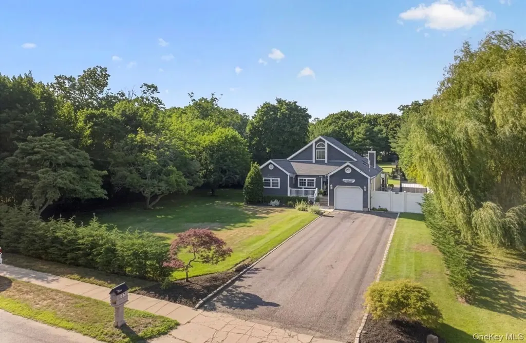 17 Woodlawn Avenue East Moriches NY 11940