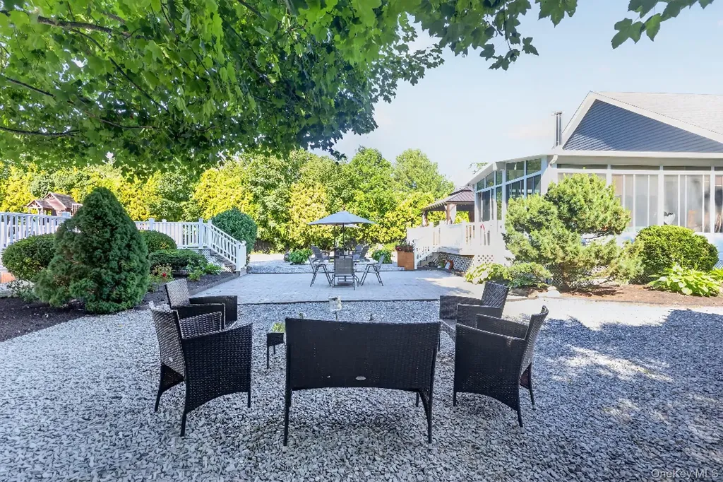 17 Woodlawn Avenue East Moriches NY 11940
