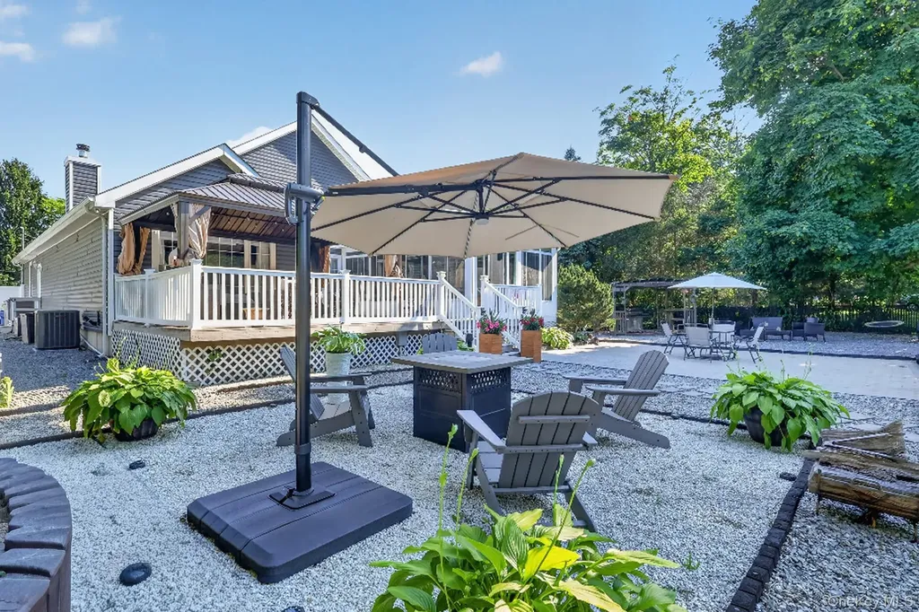 17 Woodlawn Avenue East Moriches NY 11940