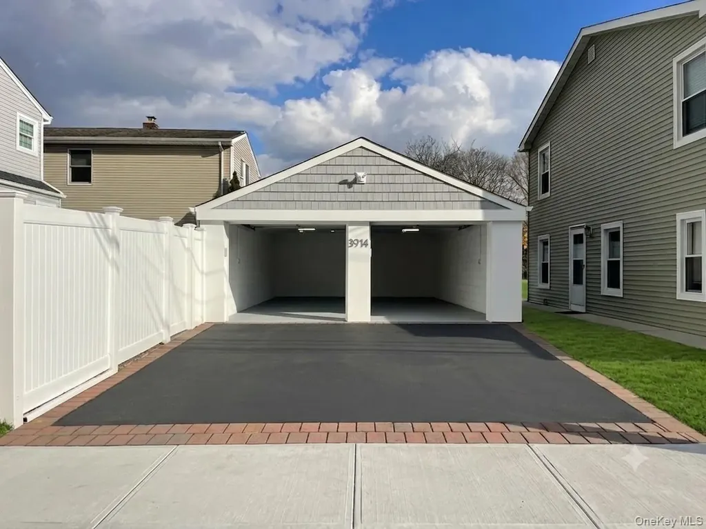 3914 Waverly Avenue Seaford NY 11783
