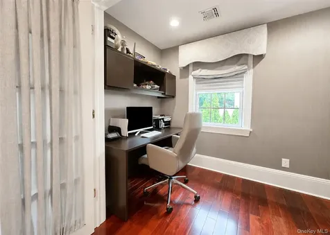 6 Boxwood Way Manhasset NY 11030