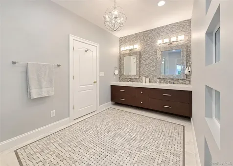 6 Boxwood Way Manhasset NY 11030