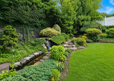 6 Boxwood Way Manhasset NY 11030