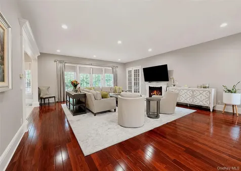 6 Boxwood Way Manhasset NY 11030
