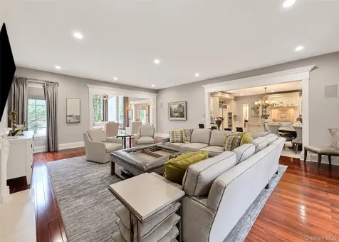 6 Boxwood Way Manhasset NY 11030